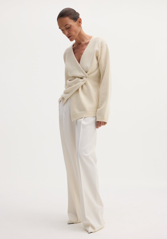 Off-shoulder wrap cardigan | cream