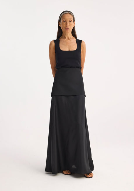 Woman wearing a Bustier shaped knitted top with a fitted, square neckline, and layered panels, paired with a flowing skirt. Model height: 1.72m, size EU 36.