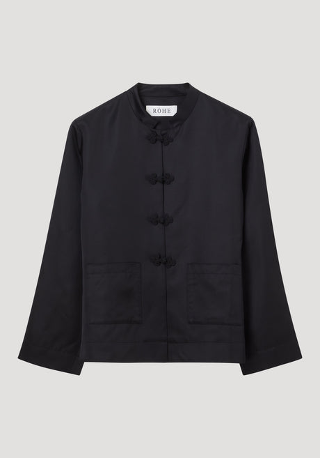 Mandarin satin jacket in black with stand-up collar, pankou closures, and front patch pockets, crafted from soft satin fabric, by RÓHE.
