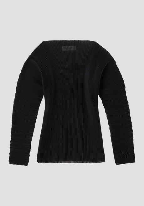 Sculptural plissé top | black: Women’s black long-sleeve top with finely pleated fabric, scooped neckline, slim fit, and voluminous sleeves, from label “RÖHE.”