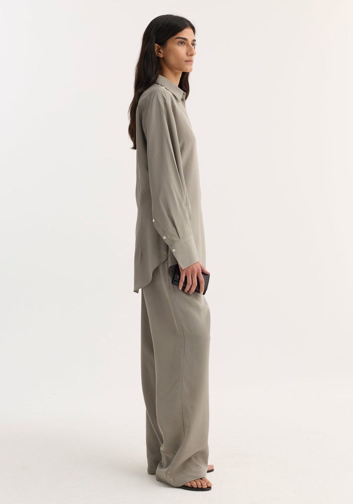 Relaxed shaped shirt | light grey stripe