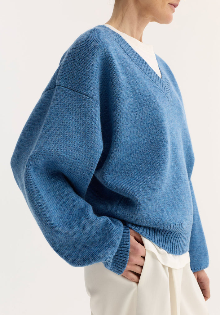 V-neck knitted jumper | denim blue melange