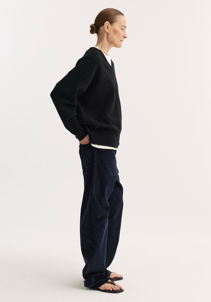 V-neck knitted jumper | black