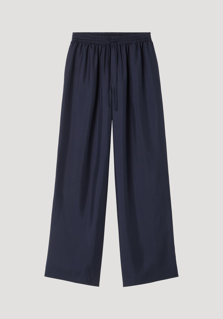 Wide leg silk trousers, night: relaxed-fit, pure silk twill pants featuring wide legs and elastic drawstring waistband, showcasing a fluid, comfortable drape.