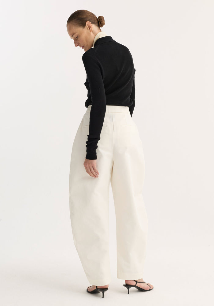 Sculptural trousers | paper white