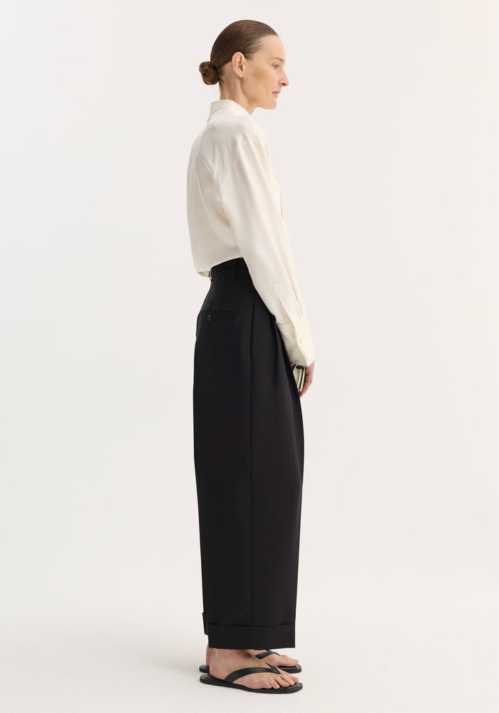 High-waist turn-up trousers | black