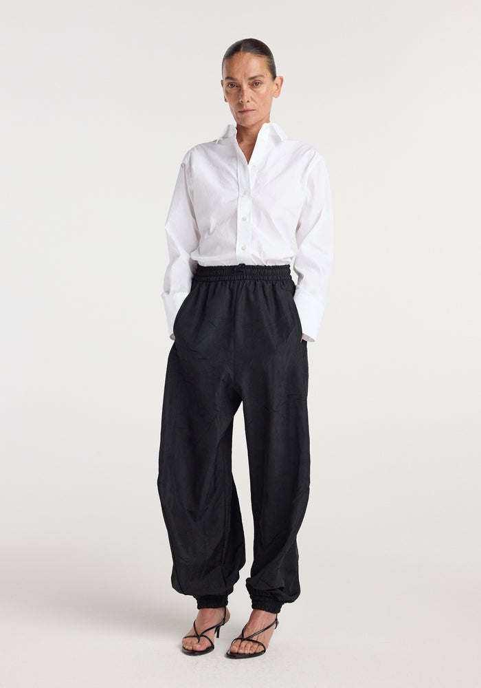 Balloon track pants | black