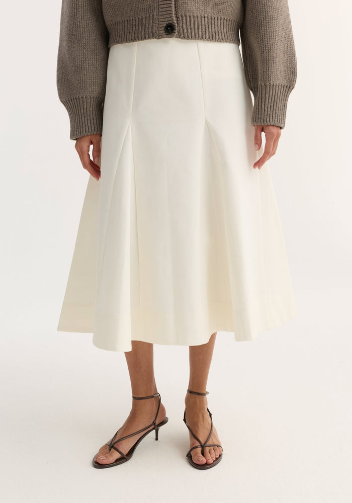 Sculptural cotton skirt | paper white
