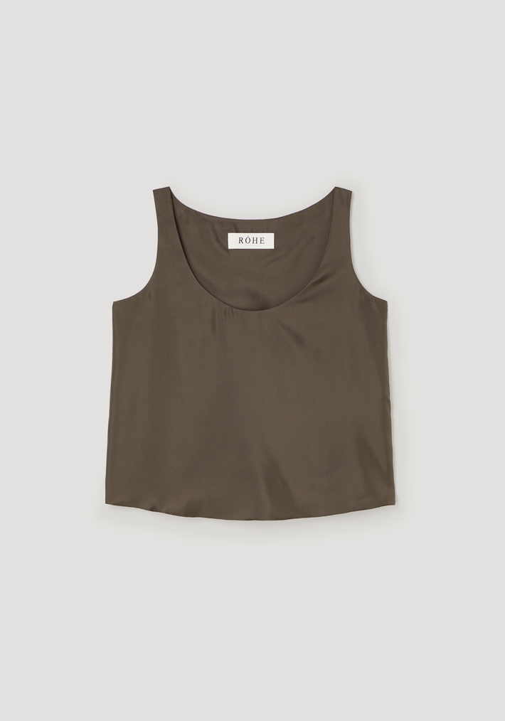 Silk scoop-neck top | earth: Sleeveless, scoop-neck tank in soft silk with a loose fit, featuring a RÓHE label at the neck. Ideal for layering.