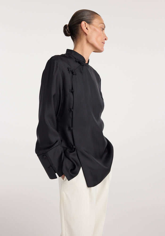Pankou closure silk top | black
