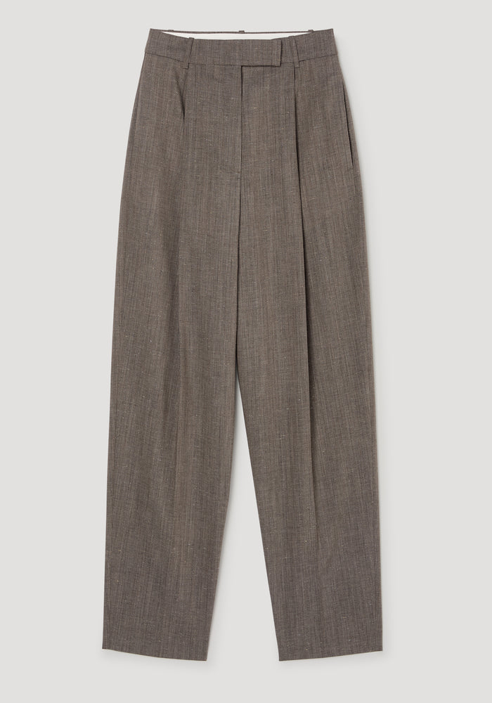 Daria - Single pleat tapered trousers | earth slub