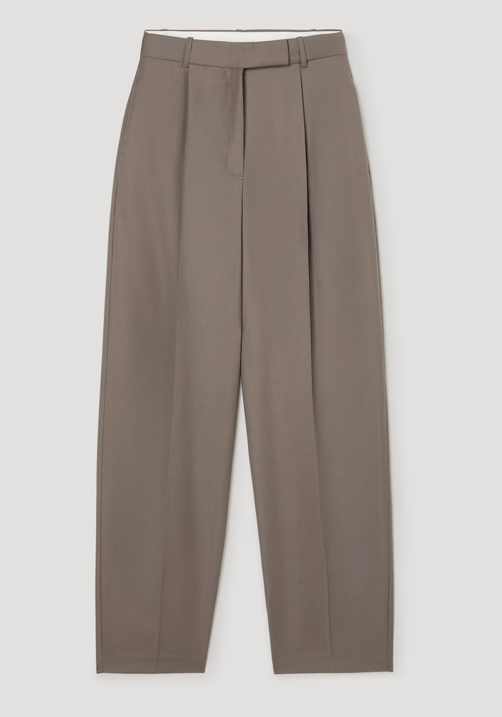 Daria - Single pleat tapered trousers | desert brown