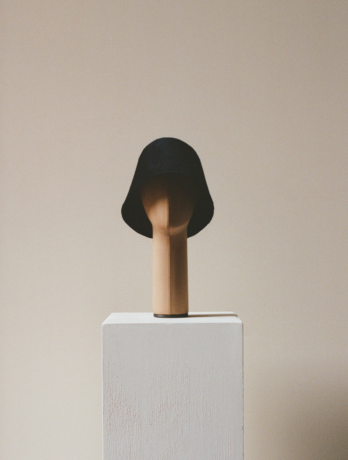 Velvet Hat, Suri | black
