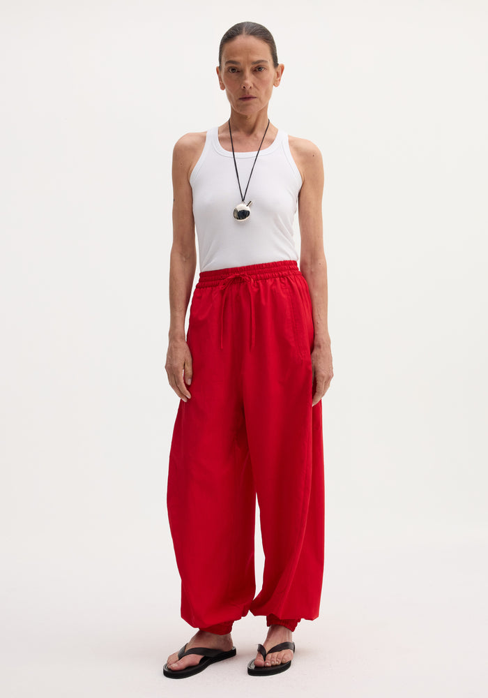 Balloon track pants | red