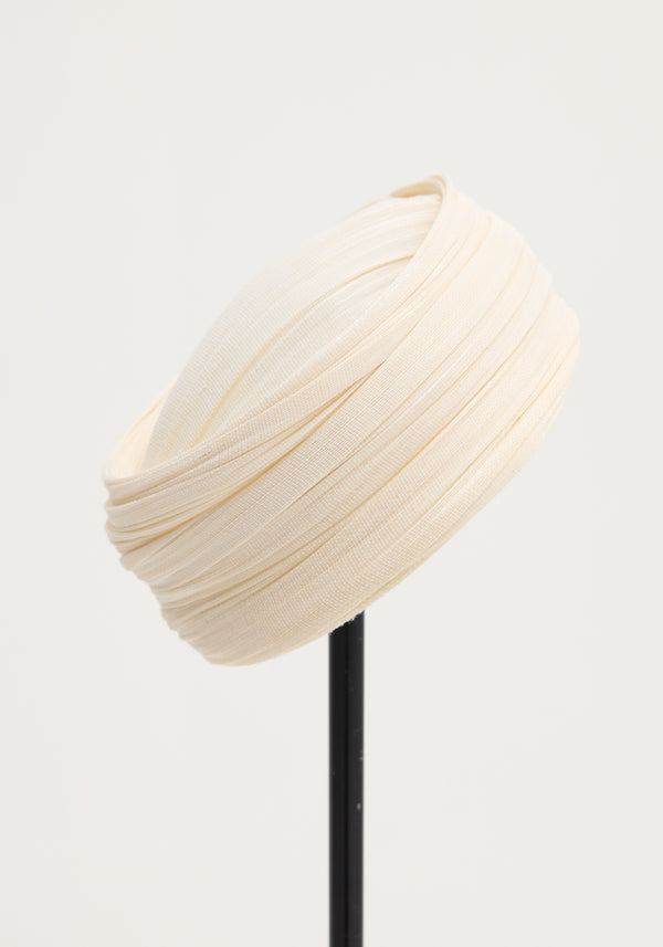 Sculptural silk hat | ivory