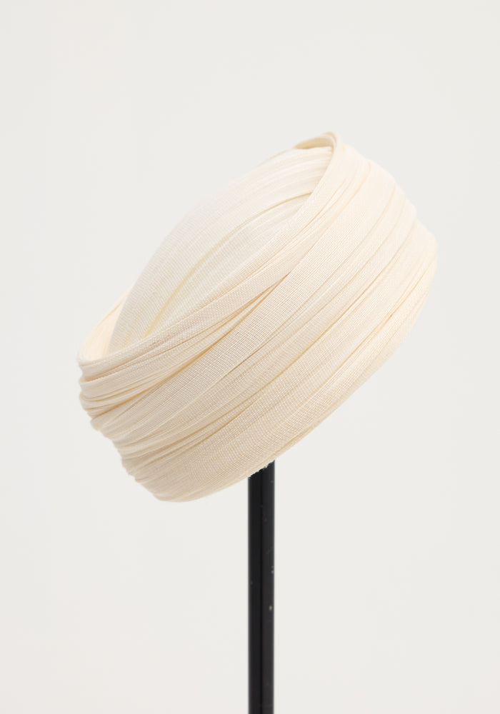 Sculptural silk hat | ivory