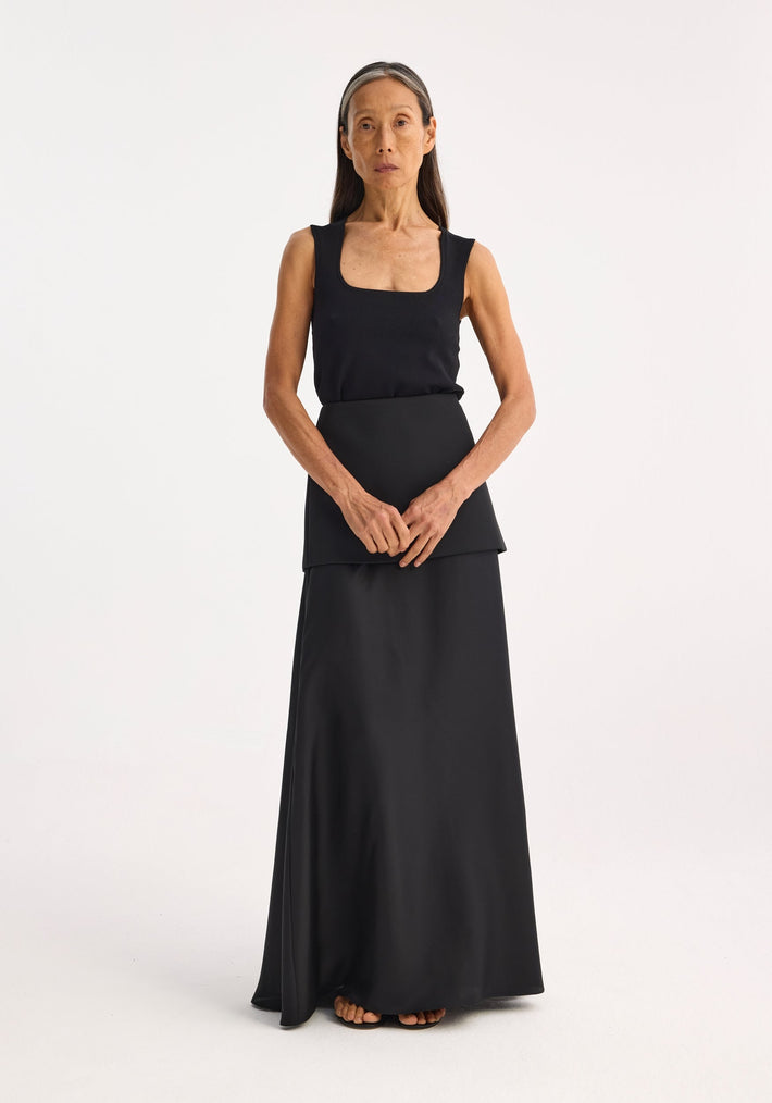 Woman wearing a Bustier shaped knitted top with a fitted, square neckline, and layered panels, paired with a flowing skirt. Model height: 1.72m, size EU 36.