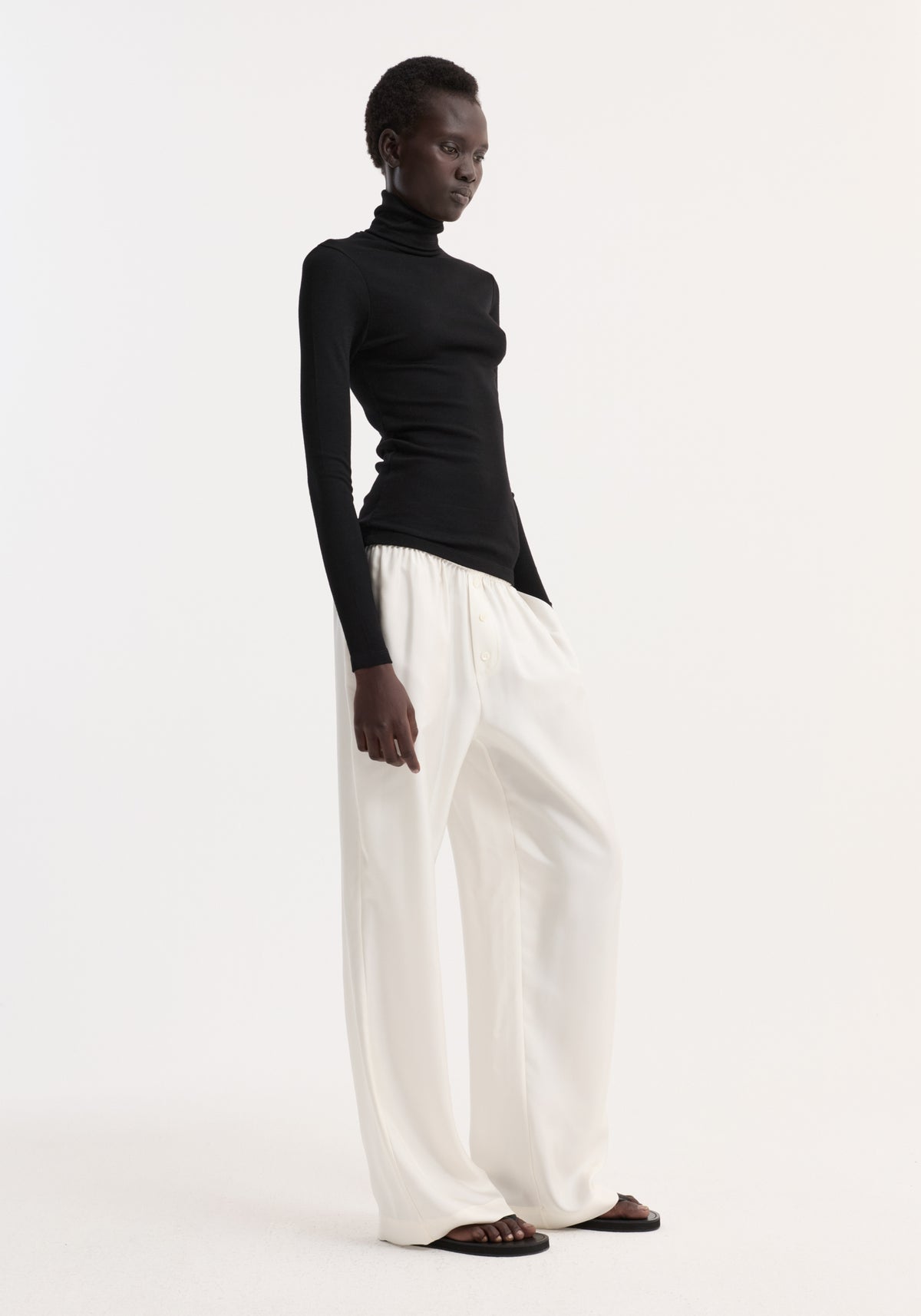 Fine merino turtleneck | black