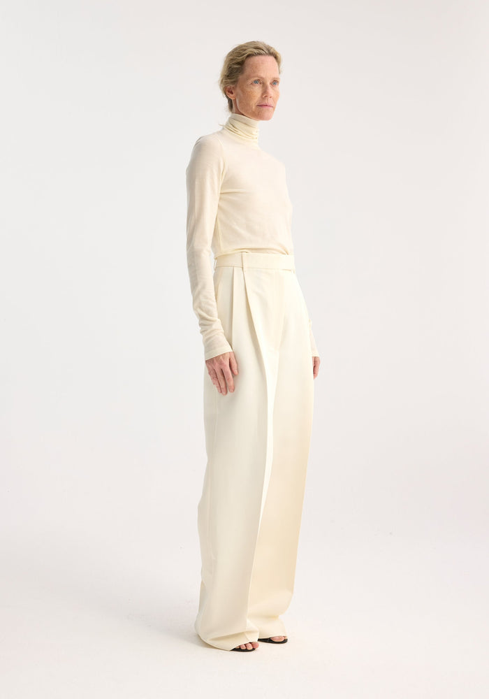 High-waist tailored trousers | off white