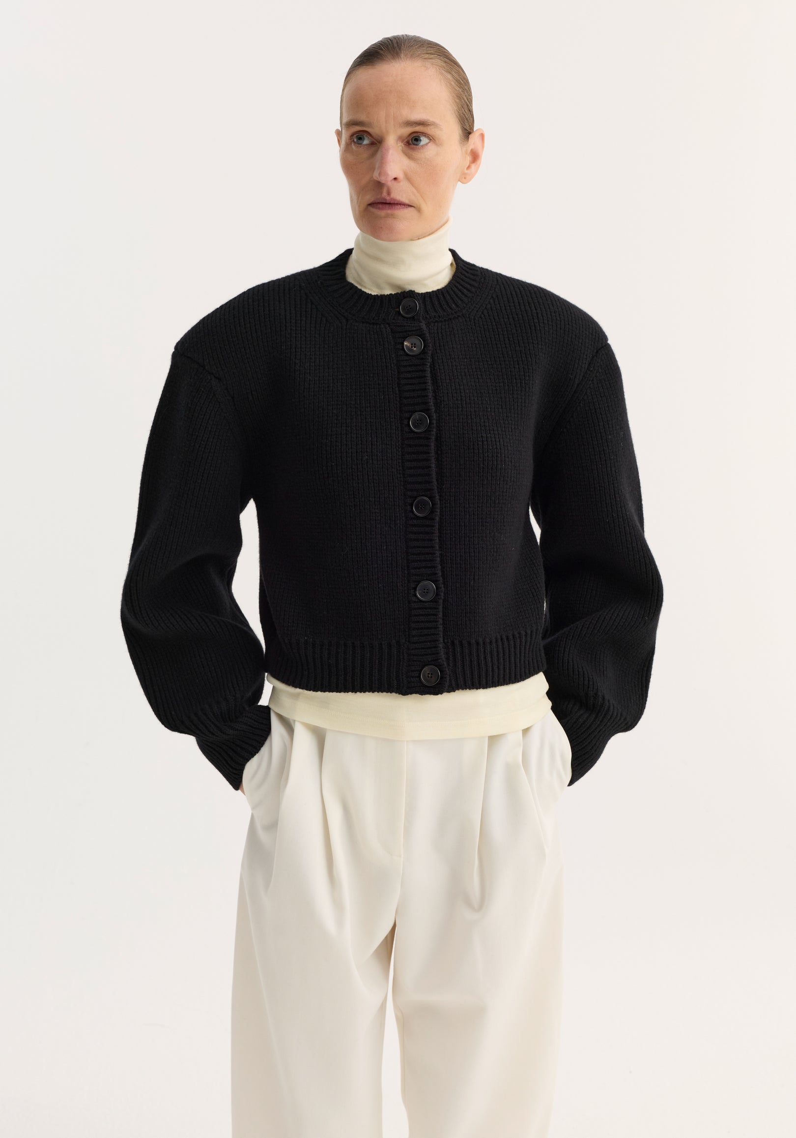 Statement shoulder cardigan | black