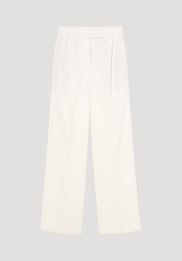 Mid-waist tailored trousers in off white, featuring a wide-leg cut, belt loops, and crisp front pleats, crafted from a soft wool blend.