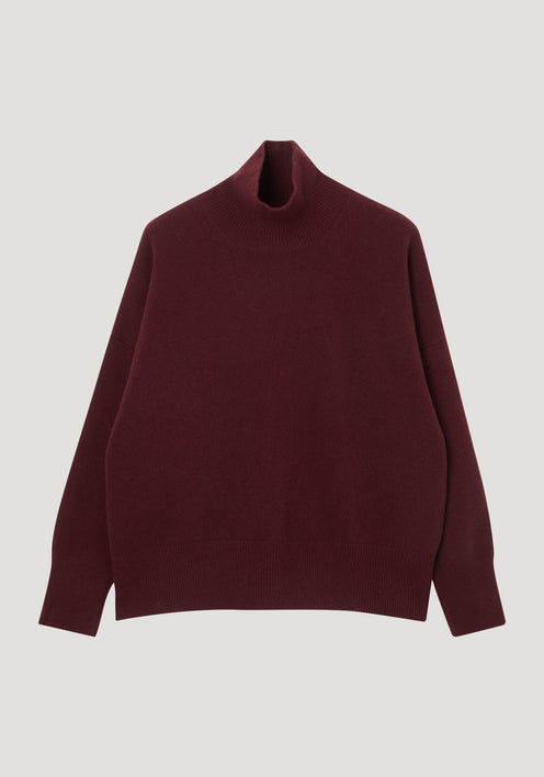 Classic turtleneck jumper | burgundy: A relaxed-fit, long-sleeved pullover with ribbed turtleneck, hem, and cuffs, featuring a dropped-shoulder design in superfine Italian wool.