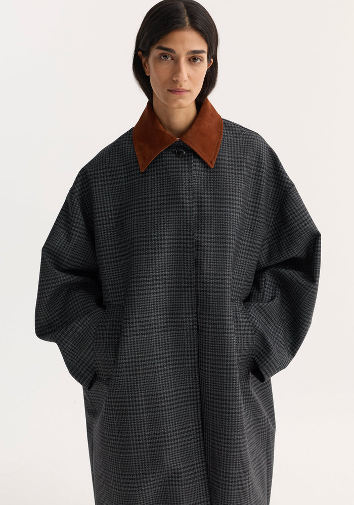 Suede collar check coat | black / grey check