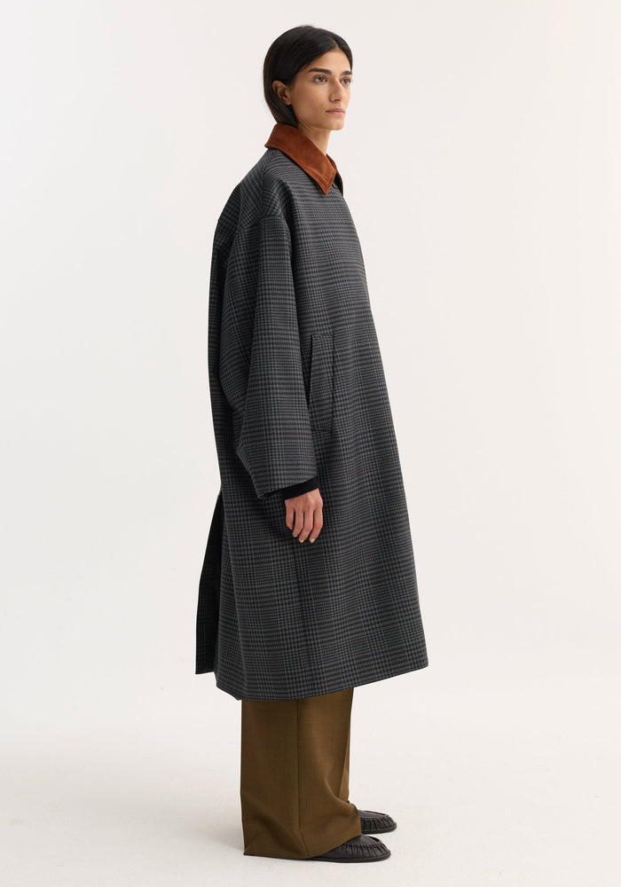 Suede collar check coat | black / grey check