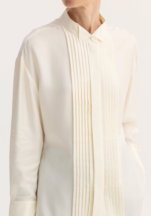 Shaped tuxedo silk shirt in cream, featuring a stand-up collar, pleated front, double cuffs, and hip pocket, crafted from pure silk for an elegant fit.