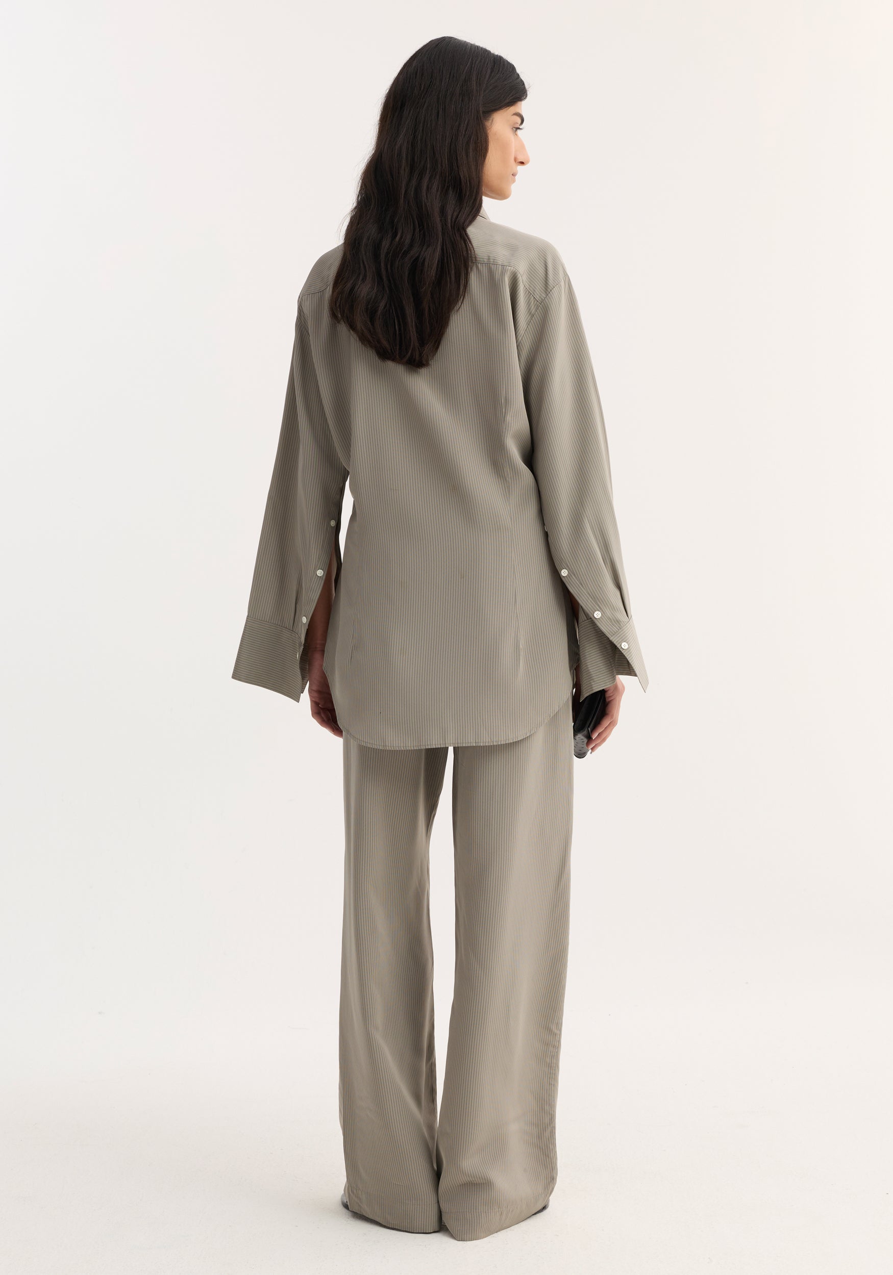 Relaxed shaped shirt | light grey stripe