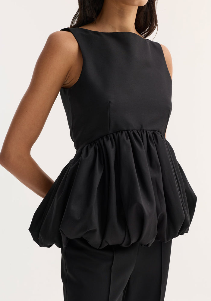 Voluminous boat-neck top | black