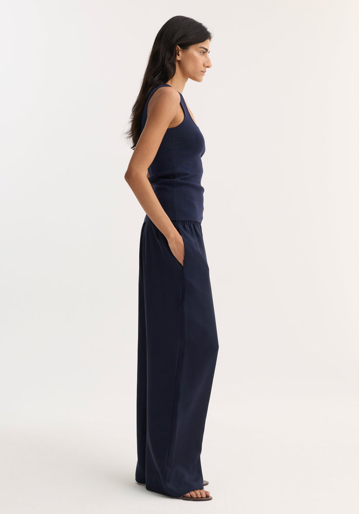 Bustier shaped knitted top | navy