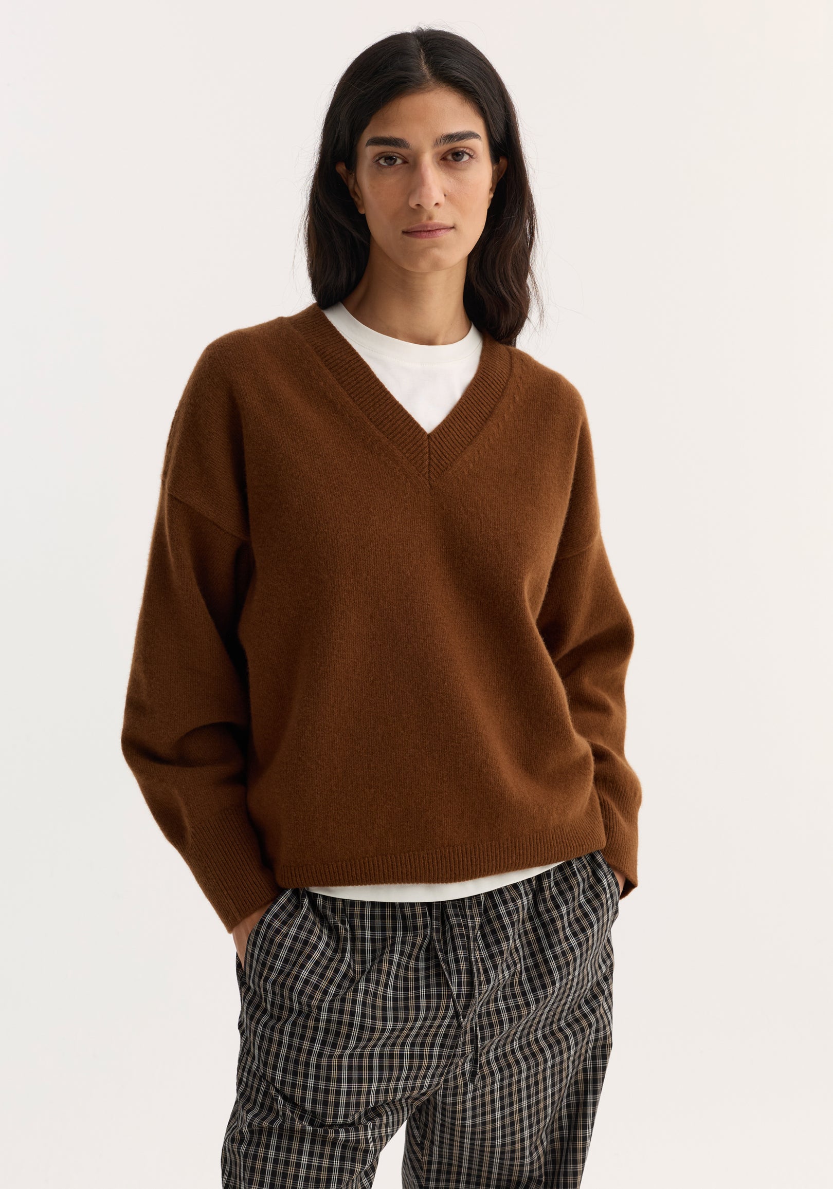 V-neck knitted jumper | rust