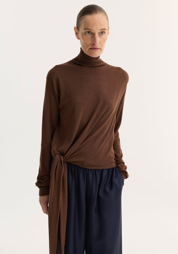4-sleeved knitted jumper | brown