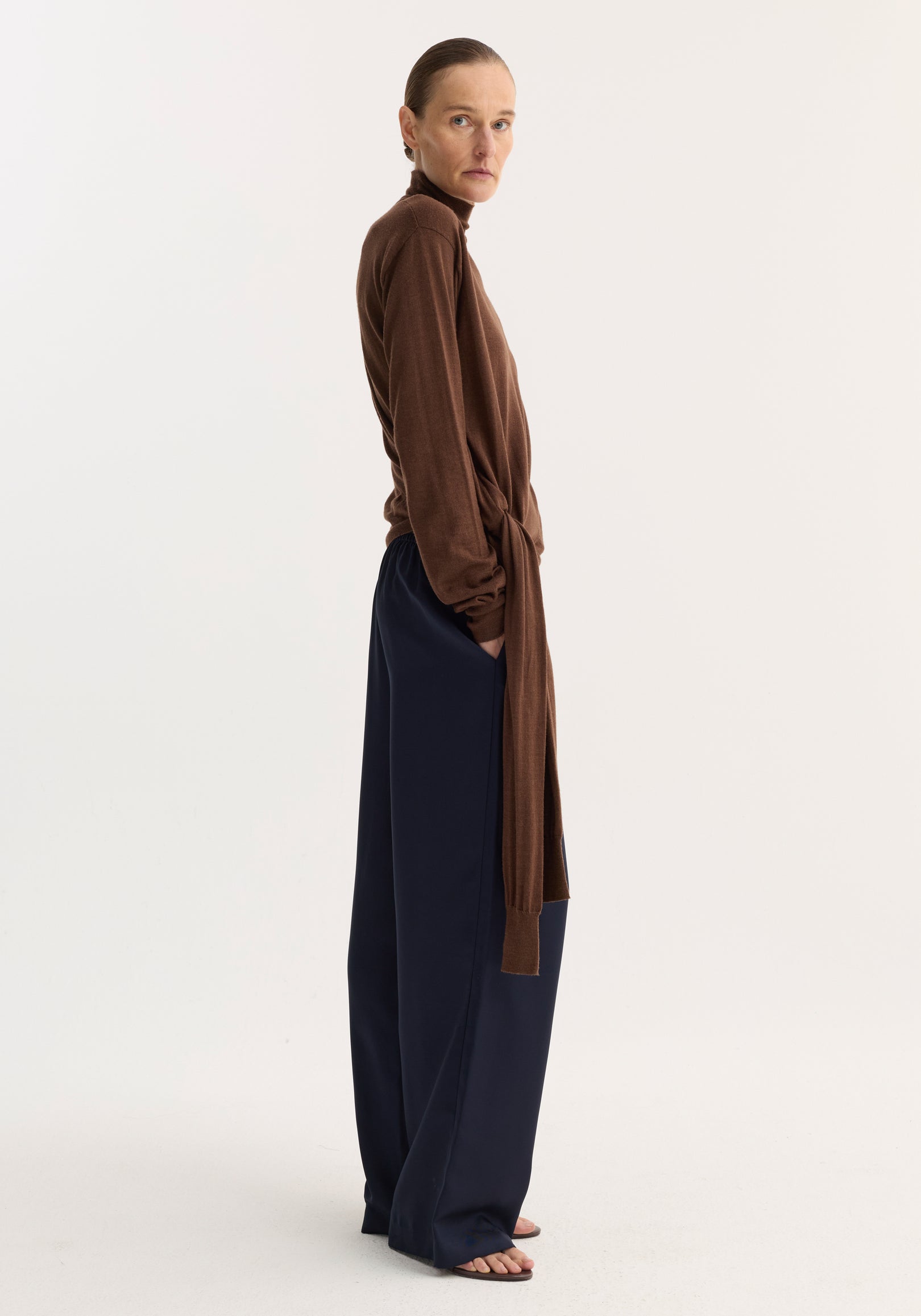 4-sleeved knitted jumper | brown