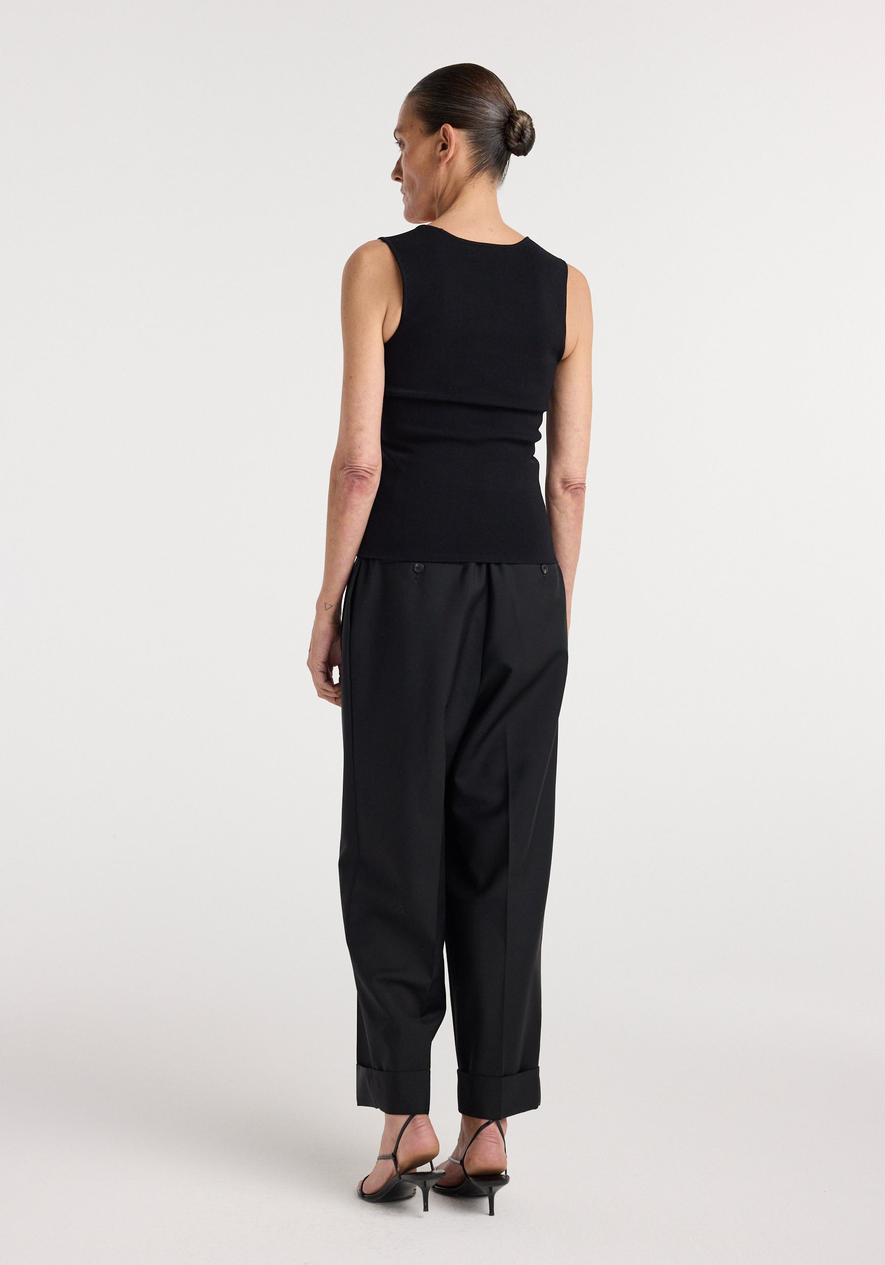High-waist turn-up trousers | black