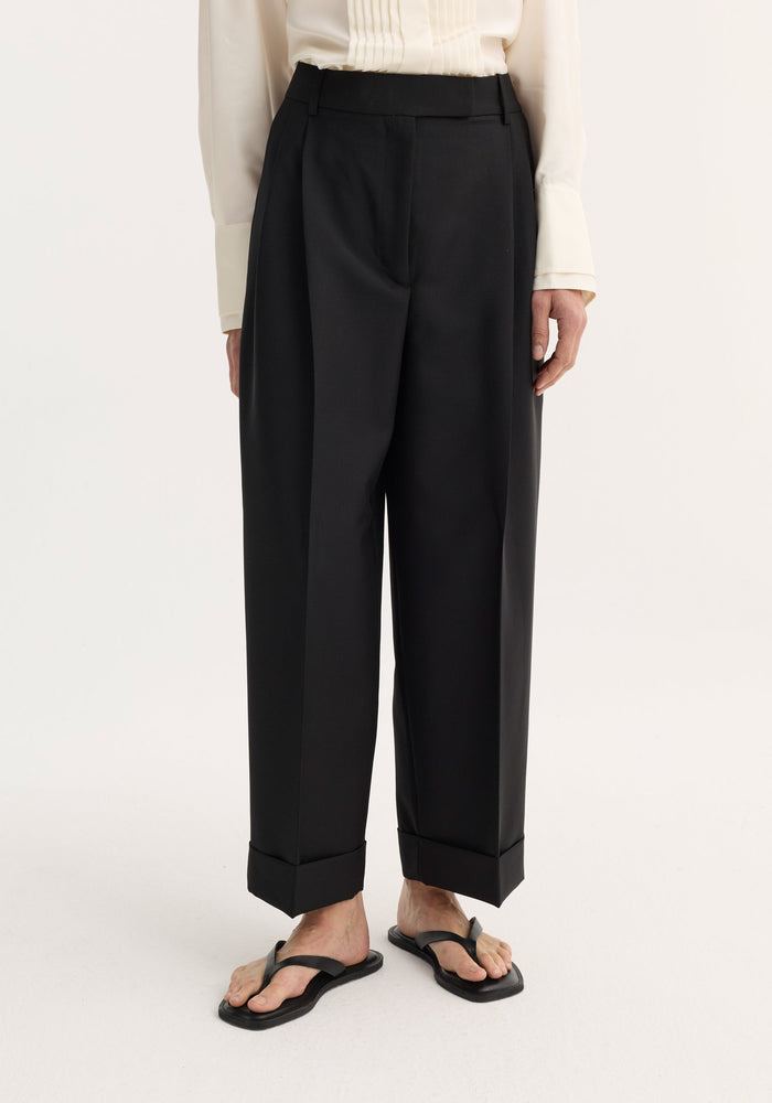 High-waist turn-up trousers | black