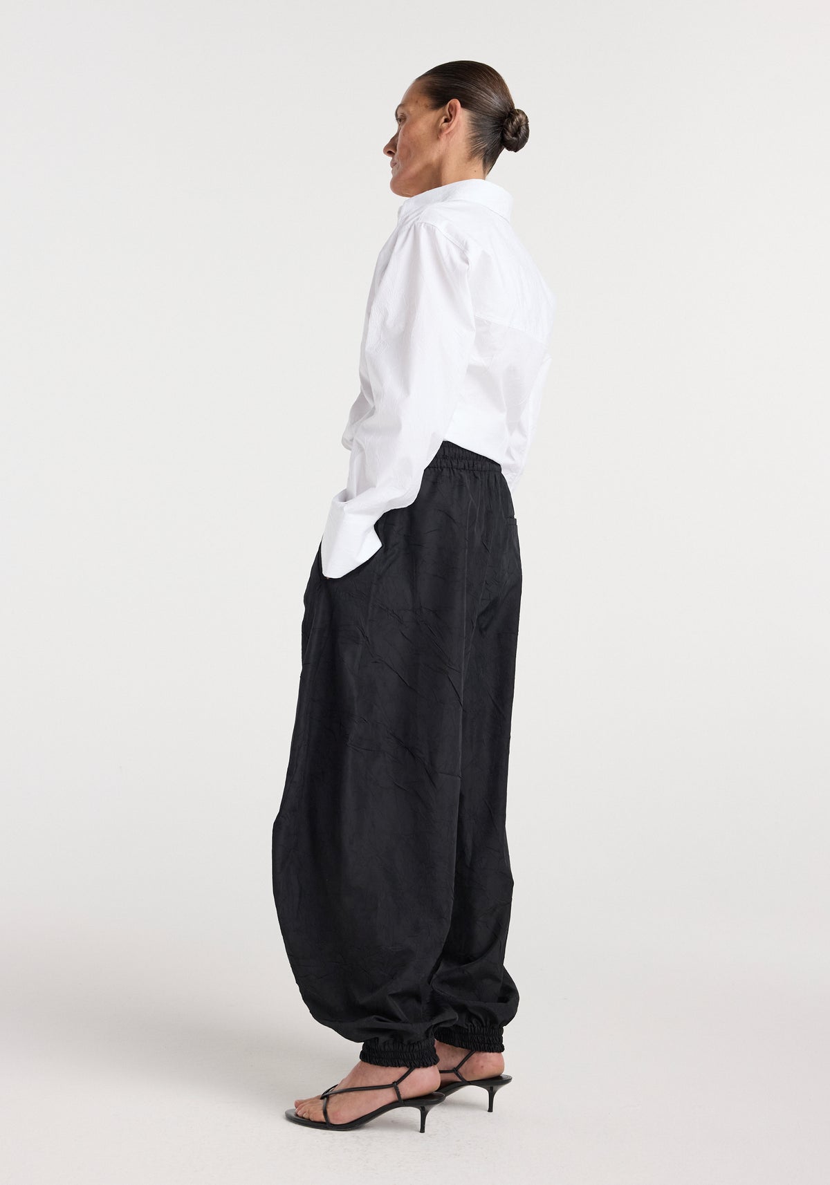 Balloon track pants | black