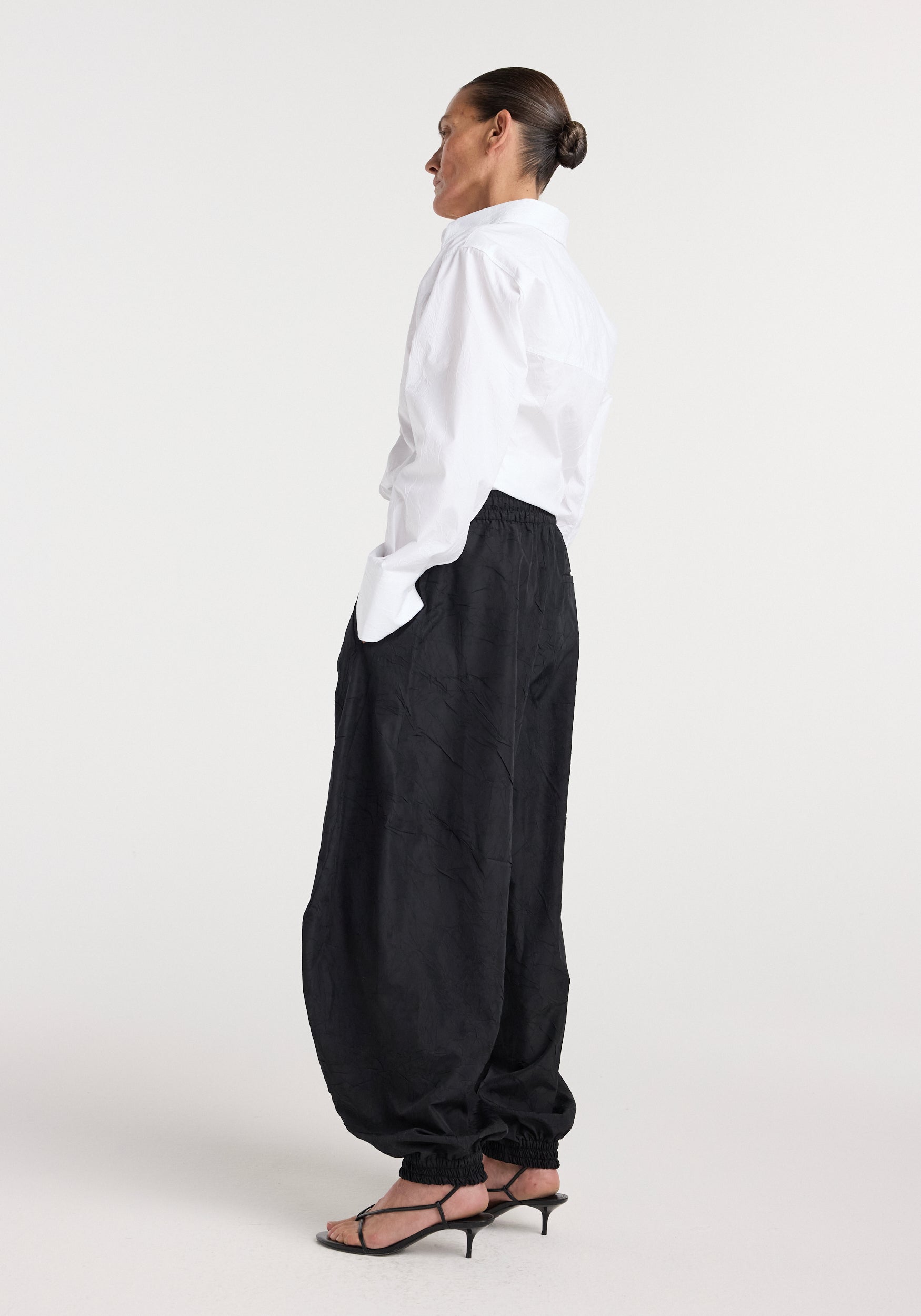 Balloon track pants | black