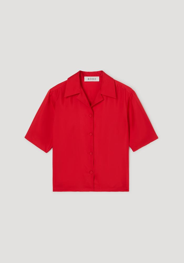 Camp collar silk shirt | red, featuring a short-sleeve design with a Cuban collar, red buttons, and a white “RÓHE” label, crafted from luxurious silk.