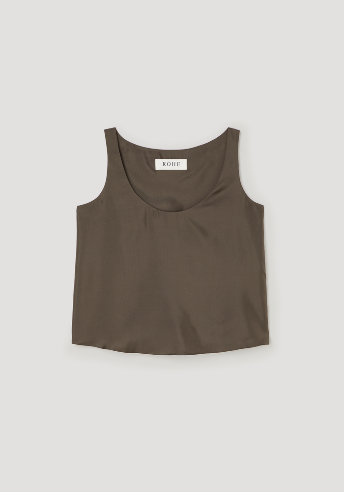 Silk scoop-neck top | earth: Sleeveless, scoop-neck tank in soft silk with a loose fit, featuring a RÓHE label at the neck. Ideal for layering.