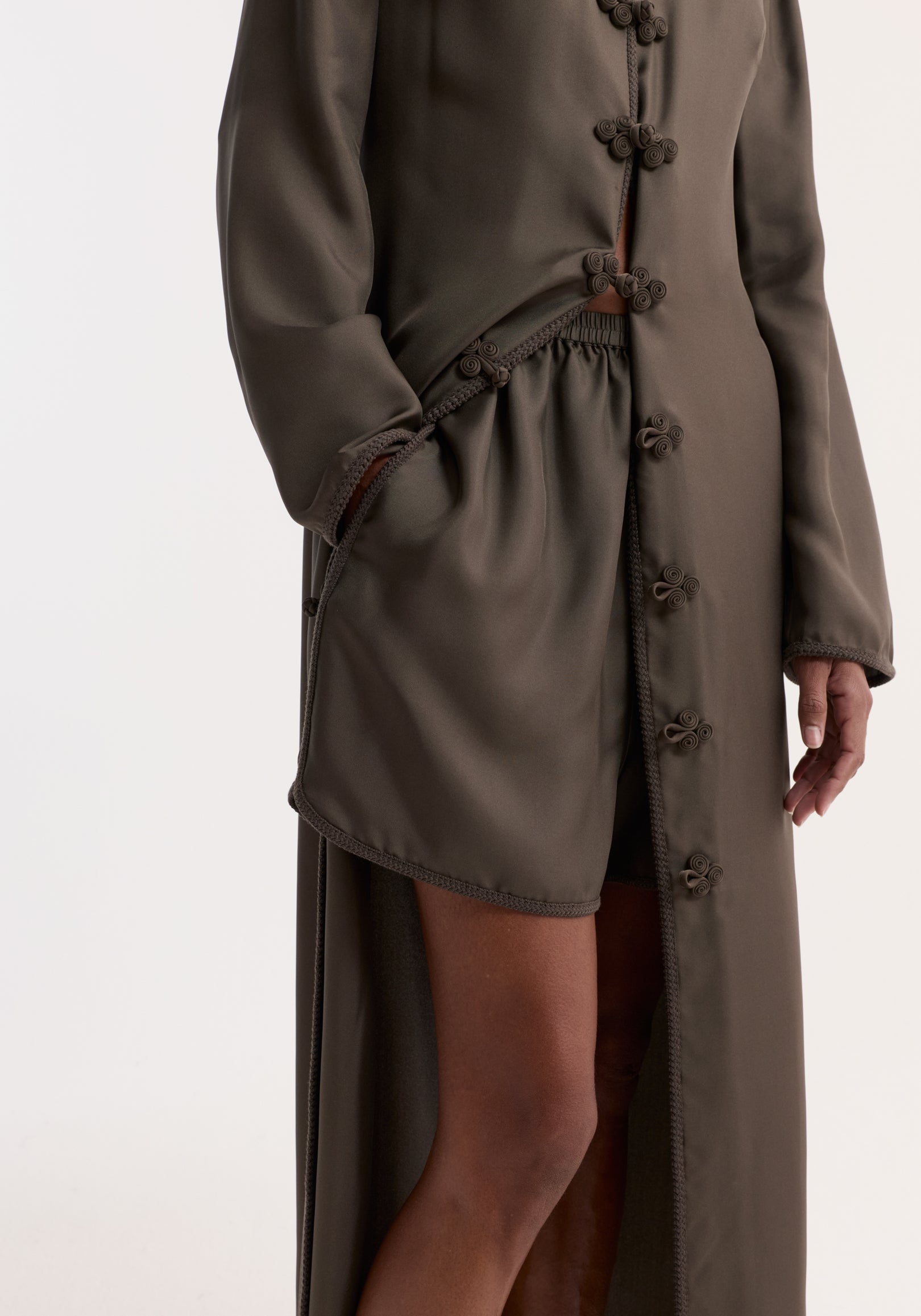 Taped silk shorts | earth