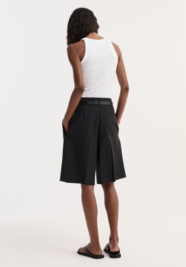 Tailored single pleat shorts | black