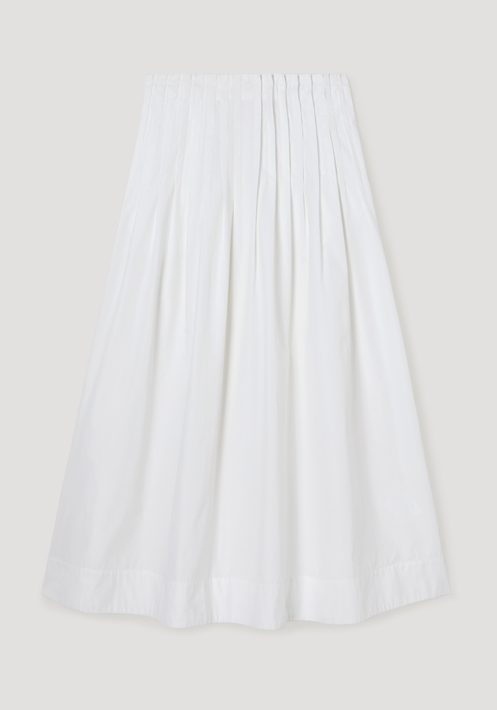 Pleated poplin maxi skirt in optic white, featuring a high-waist with narrow pleats, flaring into a full silhouette. Made from 100% cotton for a crisp look.