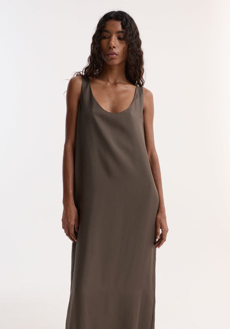 Silk scoop-neck dress | earth: Model in a sleeveless, ankle-length silk dress with a deep scoop neckline, relaxed fit, paired with black heeled sandals.