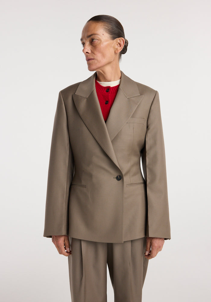 Hourglass shaped blazer | desert brown