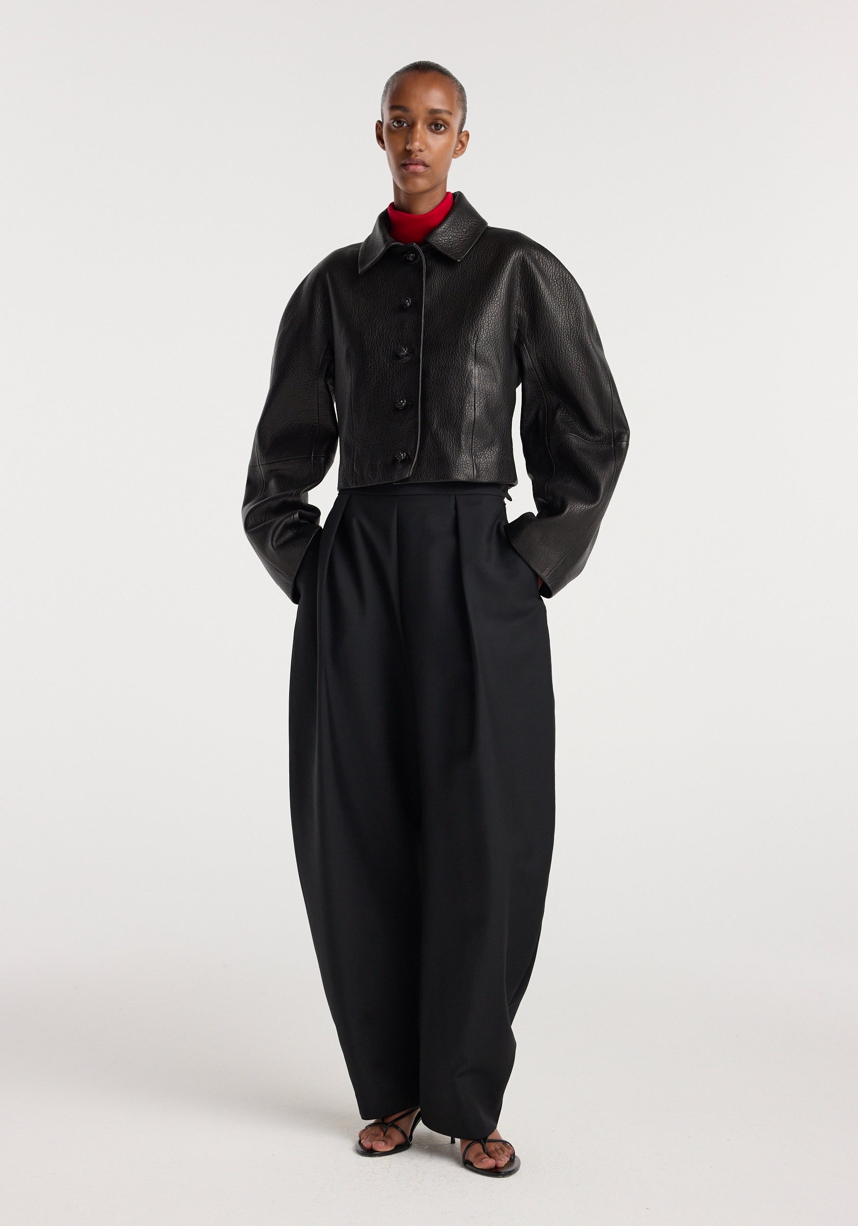 Rounded grain leather cropped jacket | black