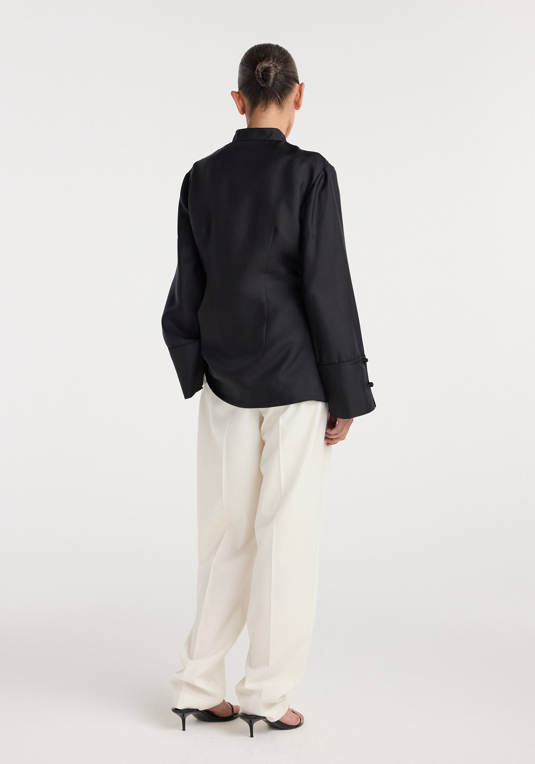 Pankou closure silk top | black