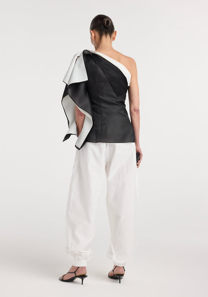 Sculptural double layered top | black