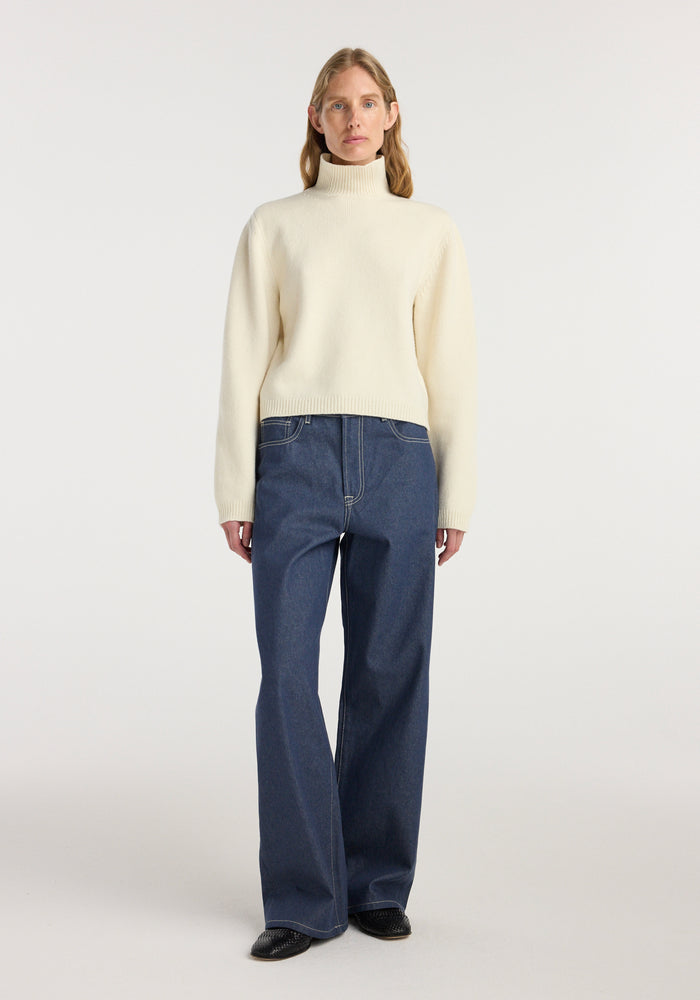 Statement shoulder cropped turtleneck | cream